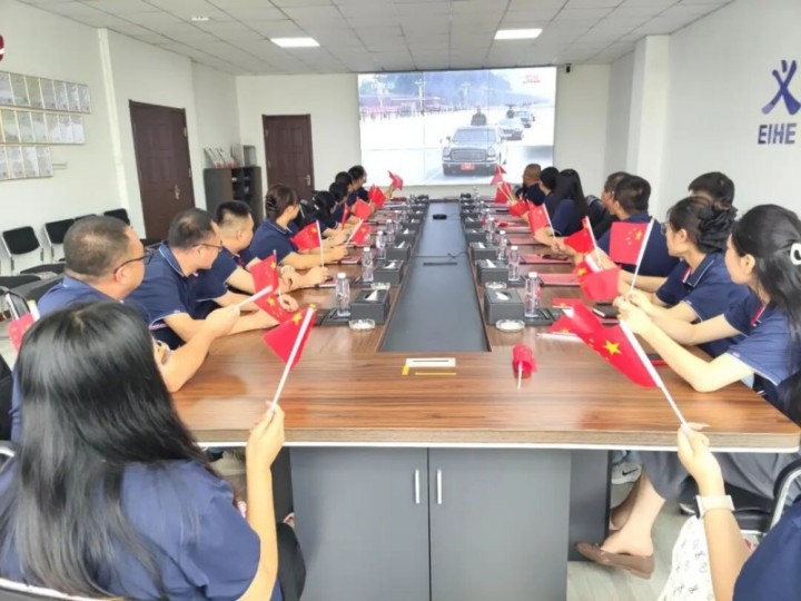 گروه سازه های فولادی EIHE شاهد پخش زنده رژه ارتش 93